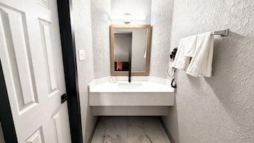 Bathtub, free toiletries, hair dryer, towels