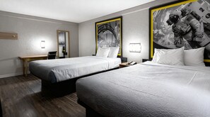 Down comforters, desk, laptop workspace, blackout drapes - Super 8 By Wyndham Nacogdoches Near University (Nacogdoches)