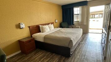 Blackout curtains, soundproofing, iron/ironing board, free WiFi