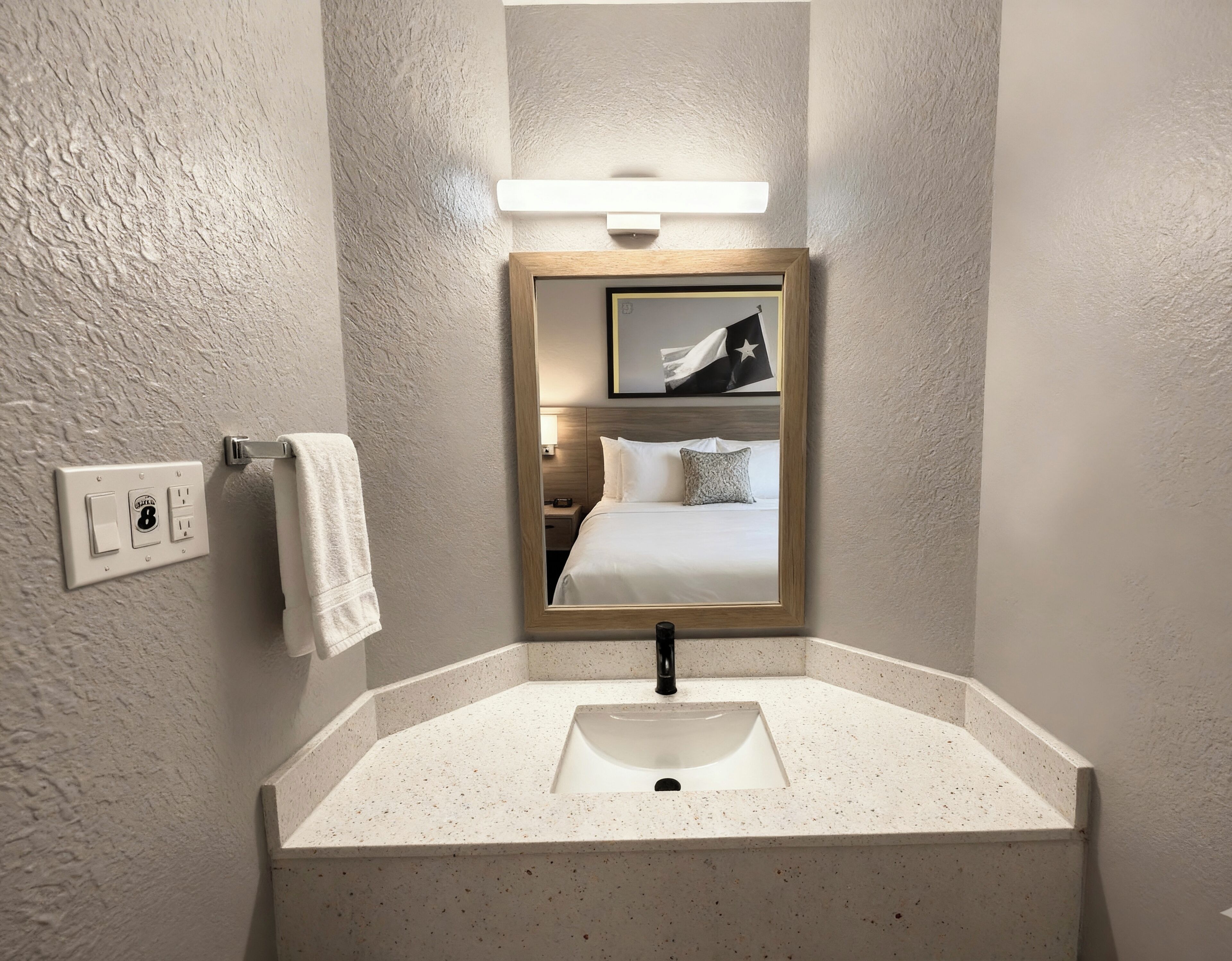 Een bad, gratis toiletartikelen, een haardroger, handdoeken