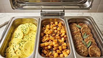 Desayuno completo gratuito y diario