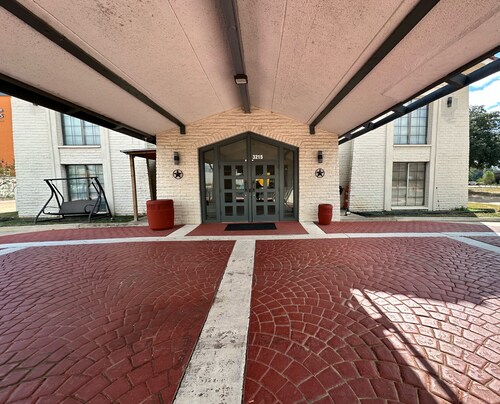 Super 8 By Wyndham Nacogdoches Near University