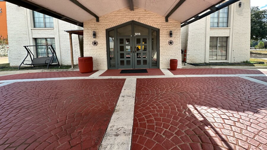 Super 8 By Wyndham Nacogdoches Near University