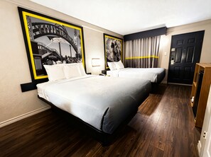 Down comforters, desk, laptop workspace, blackout drapes - Super 8 By Wyndham Nacogdoches Near University (Nacogdoches)