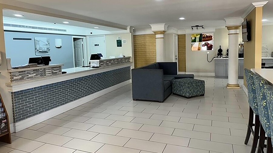 Super 8 By Wyndham Nacogdoches Near University