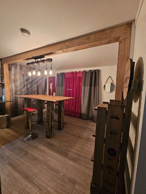 Family Studio, Lake View | Individually decorated, blackout drapes, soundproofing, free WiFi - Motel Domaine l'Avantage (Roberval)