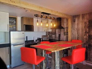 Family Studio, Lake View | Living area - Motel Domaine l'Avantage (Roberval)