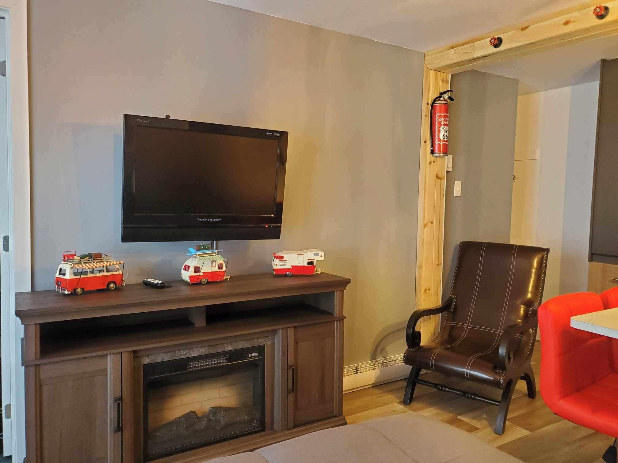 Deluxe Studio, Lake View | Blackout drapes, soundproofing, free WiFi, wheelchair access