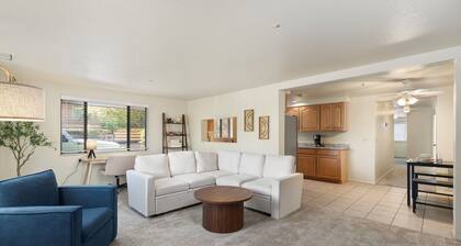 Entire Property Retreat - 7 BR Walk to Uptown