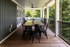 Outdoor dining - Rough River Lake - 5BR Waterfront Home - Sleeps 15 - Firepit (Westview)