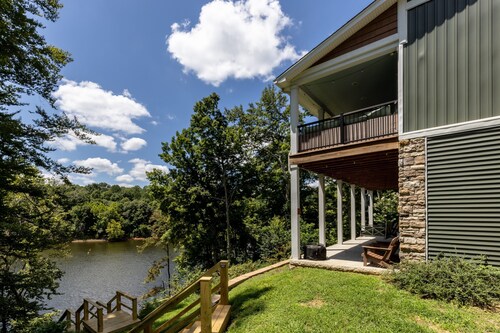 Rough River Lake - 5BR Waterfront Home - Sleeps 15 - Firepit