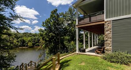 Rough River Lake - 5BR Waterfront Home - Sleeps 15 - Firepit