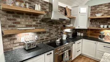 Mikrowelle, Ofen, Herdplatte, Geschirrspüler