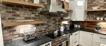 Beautiful LAKEFRONT 5-bedroom house right on the water, fully-equipped.