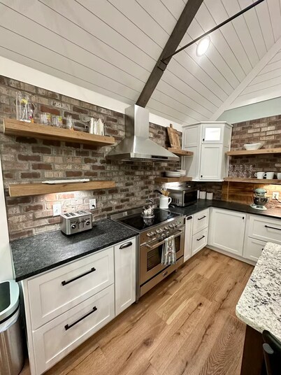 Beautiful LAKEFRONT 5-bedroom house right on the water, fully-equipped.