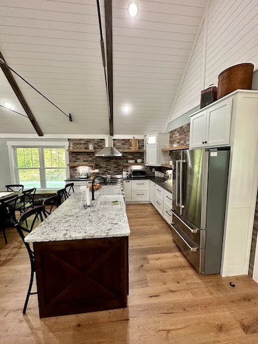 Rough River Lake - 5BR Waterfront Home - Sleeps 15 - Firepit