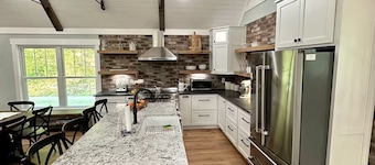 Rough River Lake - 5BR Waterfront Home - Sleeps 15 - Firepit