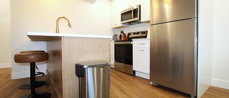 Micro-ondas, fogão, cooktop, lava-louças