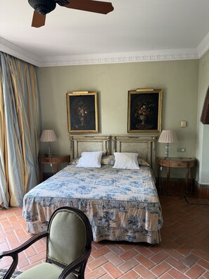 1 غرفة نوم ومكواة/لوح كي وواي فاي مجانًا وملاءات أسرّة