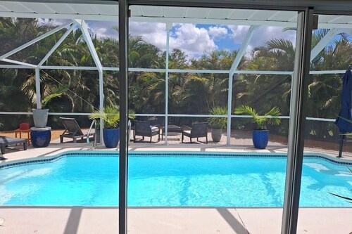 LIUXURY STUDIO IN DEEDED COMMUNITY GOLF ! BLOCK AWAY, HEATED POOL!!!!!!