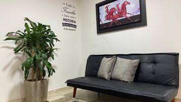 English, UK Comfort Apartment, Balcony, City View (A) | Living room