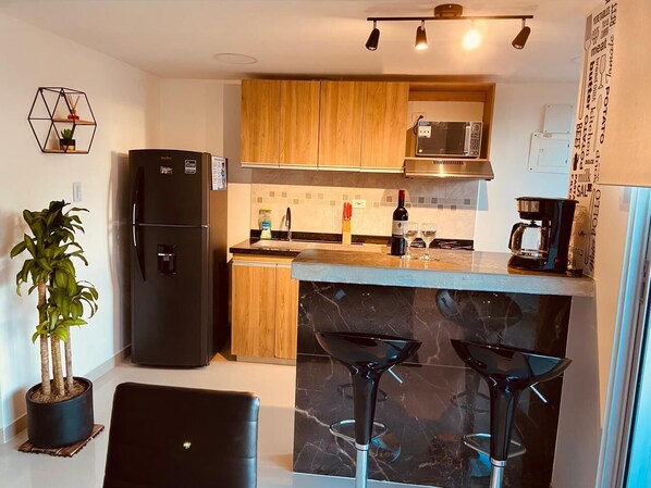 Comfort-Apartment, Balkon, Stadtblick | Eigene Küche | Kühlschrank, Mikrowelle, Herdplatte, Kochgeschirr/Geschirr/Besteck