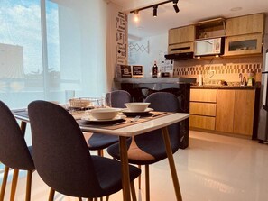 Comfort Apartment, Balcony, City View (C) | Dining room