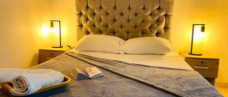 Caixa forta a l'habitació i escriptori