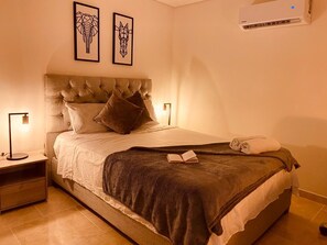 English, UK Comfort Apartment, Balcony, City View (A) | In-room safe, desk, laptop workspace, blackout drapes - Apartamento exclusivo Caribe Campestre  (Coveñas)