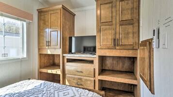 Desk, free WiFi, bed sheets