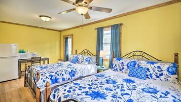 Escritorio, wifi gratis y ropa de cama