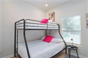 Ferienhaus (4 Bedrooms) | 4 Schlafzimmer, laptopgeeigneter Arbeitsplatz, Bügeleisen/Bügelbrett