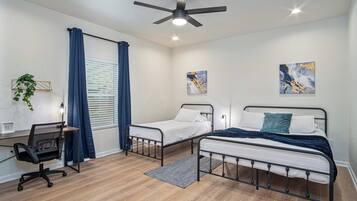 Ferienhaus (4 Bedrooms) | 4 Schlafzimmer, laptopgeeigneter Arbeitsplatz, Bügeleisen/Bügelbrett