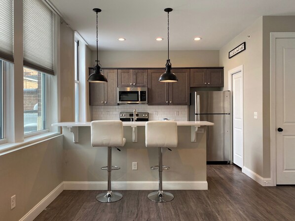 Mikroaaltouuni, uuni, liesi, astianpesukone