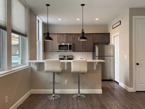 Luxury Chic Loft I - Civic Center/Cafe/Brewery/Farmers Market - Center of Town