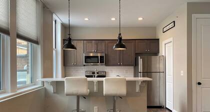 Luxury Chic Loft I - Civic Center/Cafe/Brewery/Farmers Market - Center of Town