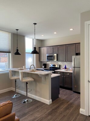 Mikrowelle, Ofen, Herdplatte, Geschirrspüler