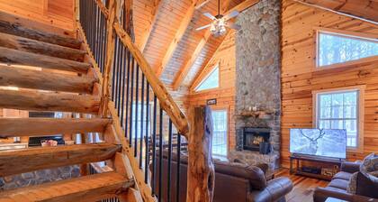 Welcome to the Outpost; Hot Tub, Pool Table, Wifi & Location Await You!