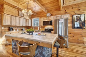 Køleskab, mikrobølgeovn, ovn, kogeplade