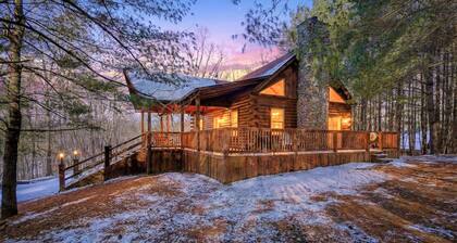 Welcome to the Outpost; Hot Tub, Pool Table, Wifi & Location Await You!