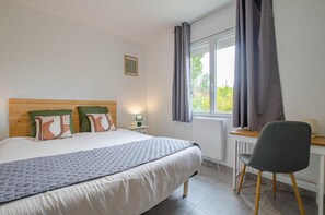 3 عدّة غرف نوم ومكواة/لوح كي وسرير سفر وواي فاي مجانًا