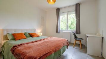 3 bedrooms, iron/ironing board, travel cot, free WiFi