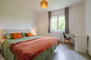 3 bedrooms, iron/ironing board, travel cot, free WiFi