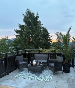 Terrace/patio - 62m² junior suite with castle view and large roof terrace + free parking lot (Dresden)