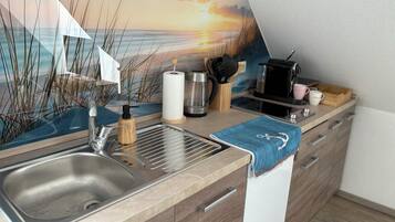 Fridge, microwave, stovetop, dishwasher