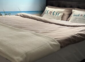 2 عدّة غرف نوم ومكتب ومكواة/لوح كي وسرير سفر