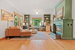 Bøker og stereoanlegg