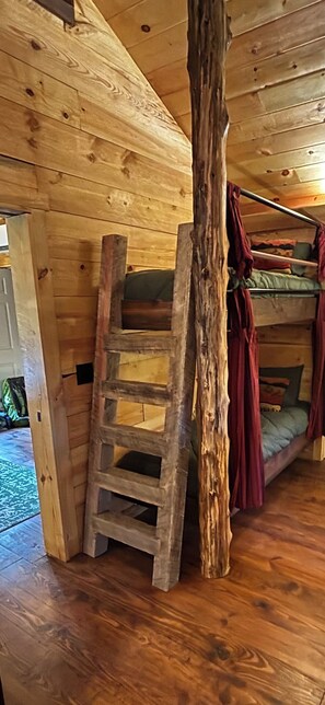 1 dormitorio, tabla de planchar con plancha, wifi y ropa de cama