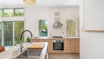 ميكروويف، فرن، موقد طهي مسطح، غسالة أطباق