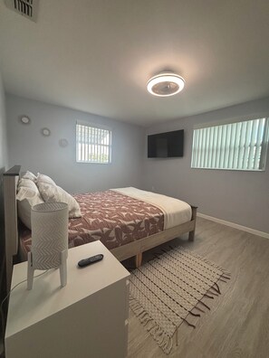 3 bedrooms, iron/ironing board, WiFi, bed sheets